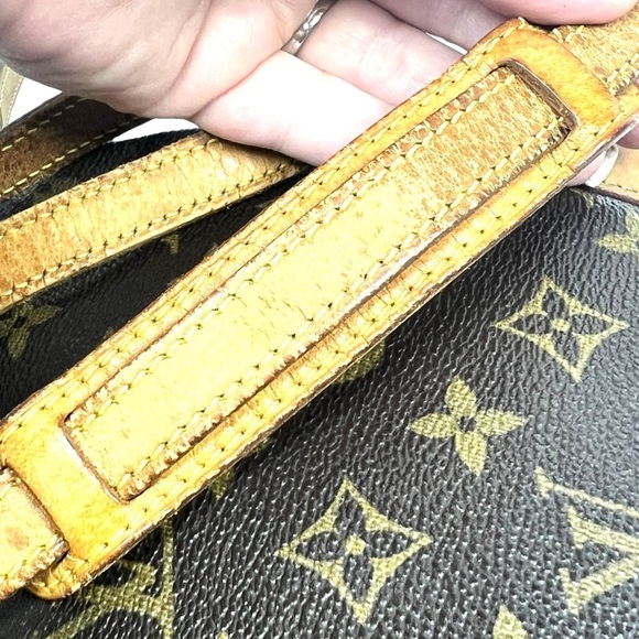SOLD! Louis Vuitton Trocadero 23 Shoulder/Crossbody Bag - Picture 11 of 16